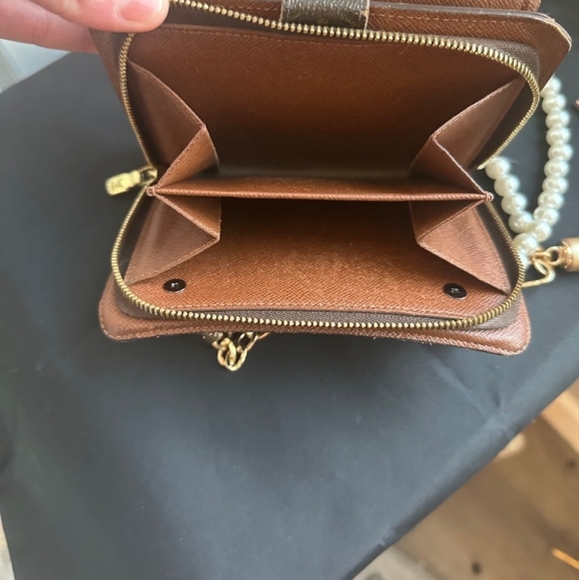 Louis Vuitton Monogram Zippy Crossbody Clutch Brown Leather Pearl & Gold Chain🎉 - Picture 10 of 11